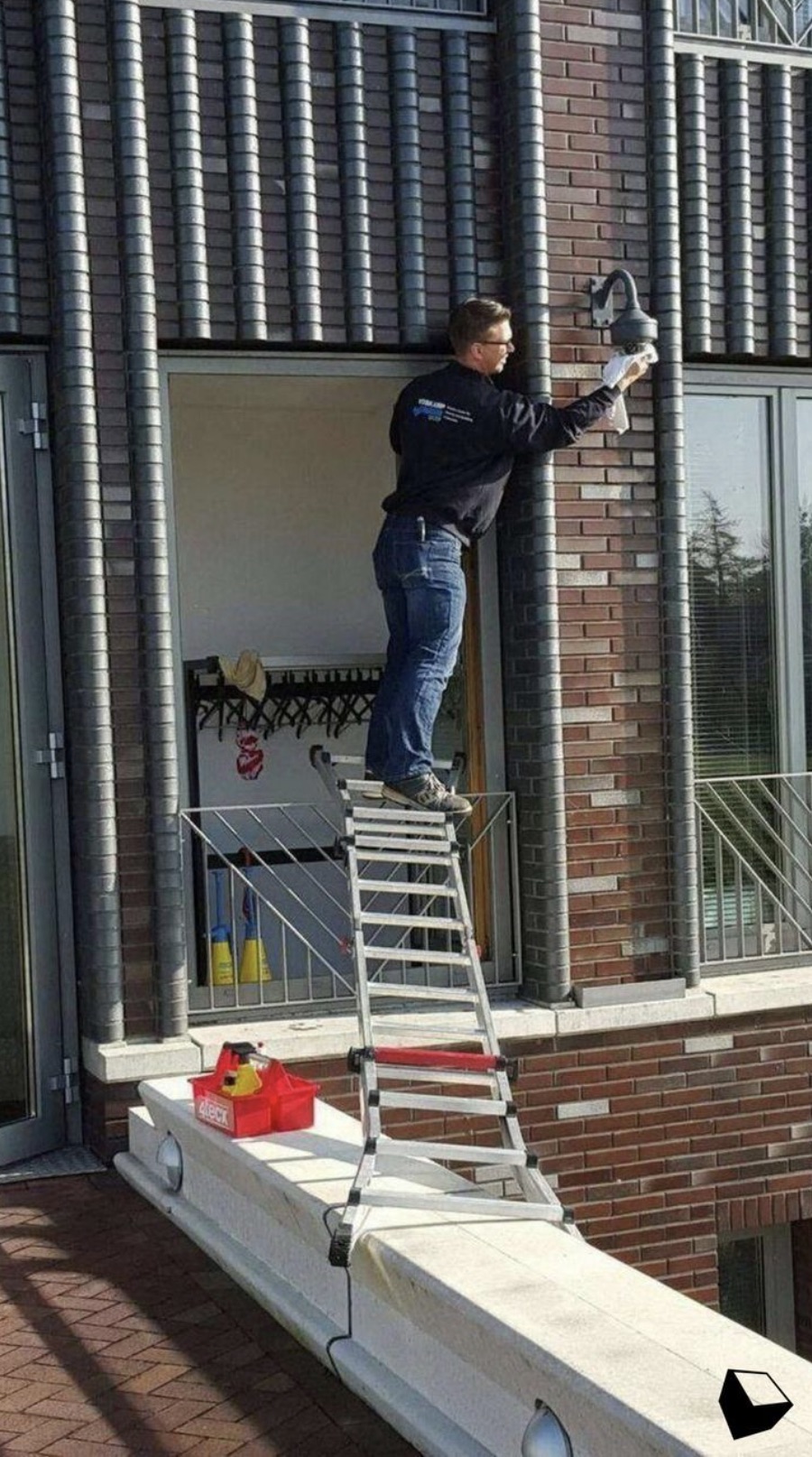 Bad job for a windy day.